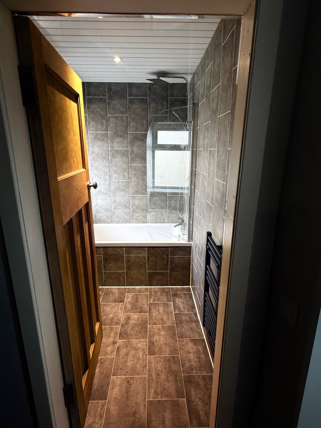 Spacious Double room available for immediate rent  Main Photo