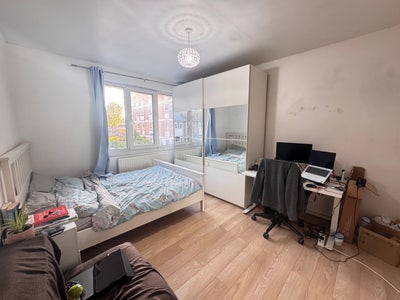 Large Double Room near Canary Wharf Main Photo