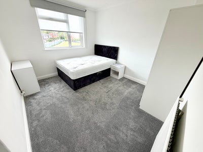  Nice Big House - Quiet Rd - Furnished Double  Main Photo