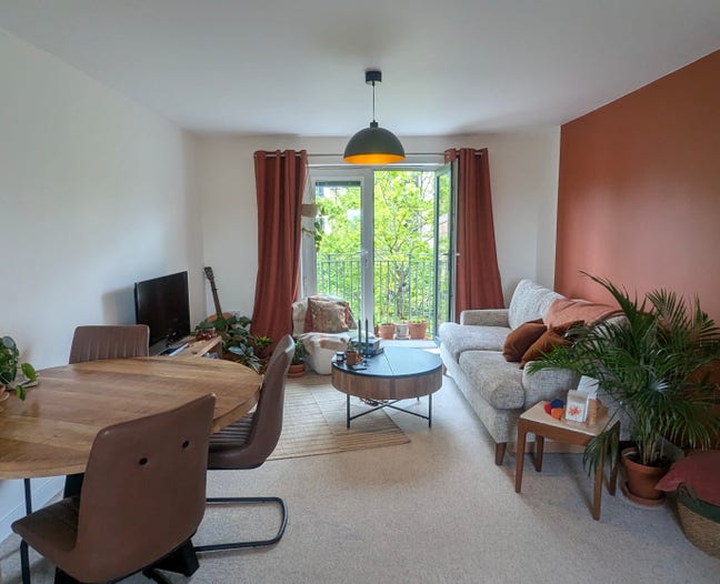 Double room in a cosy furnished home Main Photo