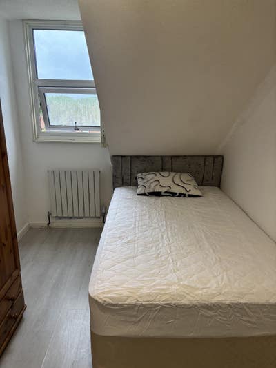 Small  double room available at Bradwell Common Main Photo