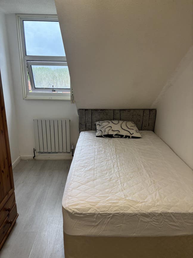 Small  double room available at Bradwell Common Main Photo