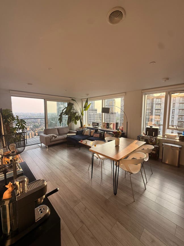 Beautiful High Rise Apartment on 23rd Floor Main Photo