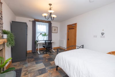 Spacious Riverside Room in Shared House, room #1 Main Photo