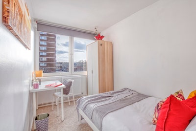 Neat Double Room in a Convenient City Location Main Photo