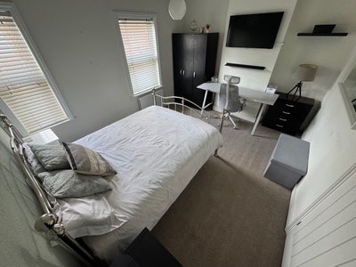 Bedrooms in MK2✨Prime Location✨All bills Inc! Main Photo
