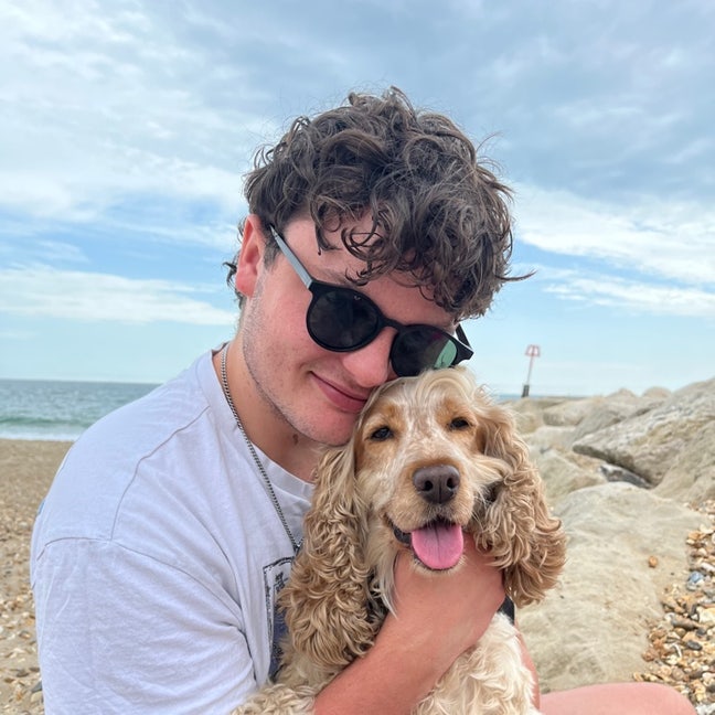 Looking for a room (long term or short term) Main Photo