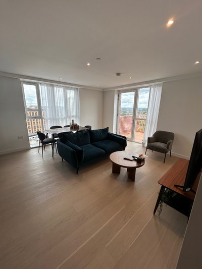 Double room available in stunning new-build flat Main Photo