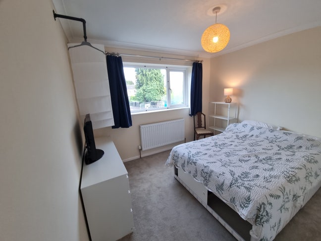 Great Double Room in Shared 3-Bedroom House Main Photo