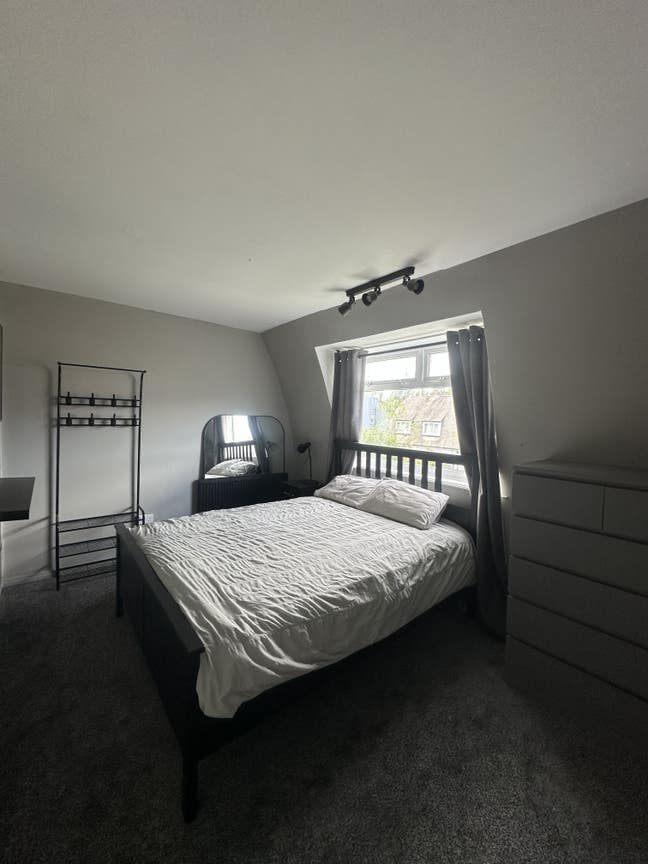 The kids have flown...Double room in a family home Main Photo