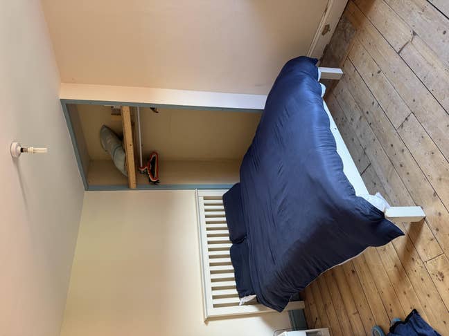 Double room in quiet house and street.  Main Photo