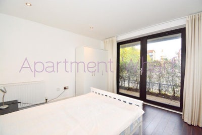 Double Room in Safe 3-Bed Flat near Canary Wharf Main Photo