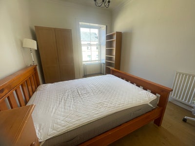 Updated! Double room, lovely 2-bed Marchmont Flat Main Photo