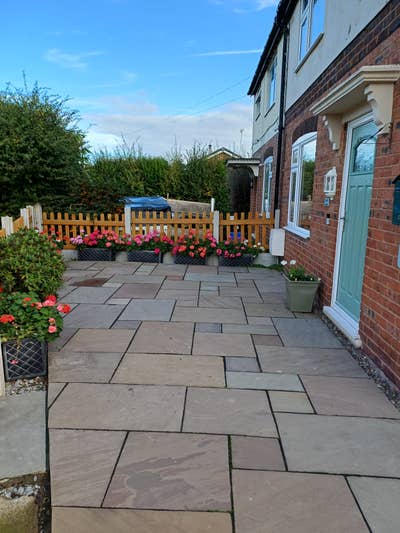 Top floor flat to rent. Main Photo