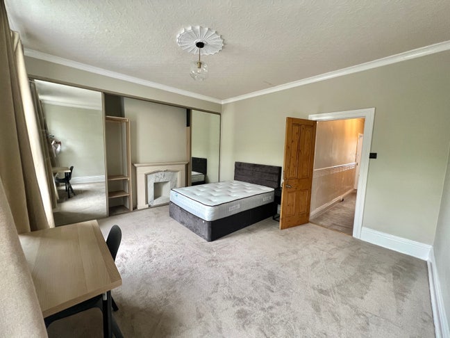 Professional house share Halifax Main Photo