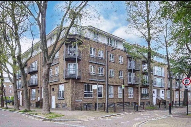 Bright double bedroom in SE16 area Main Photo