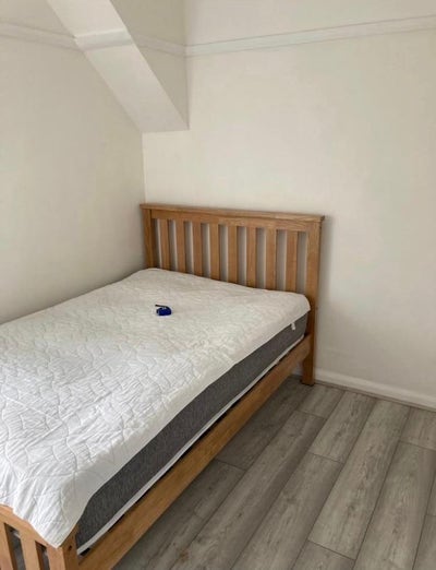 Dbl room available in 2 bathroom hse.  Main Photo
