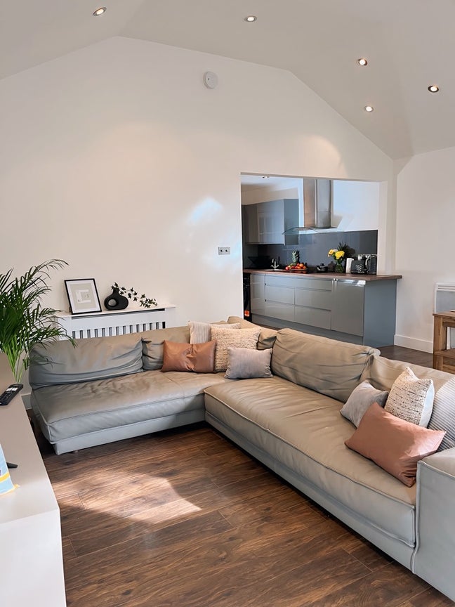 Modern 2-Bedroom Detached Bungalow  Main Photo