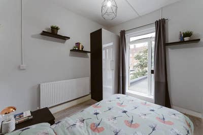 Urban Styled furnished and Spacio Double Bedrooms  Main Photo