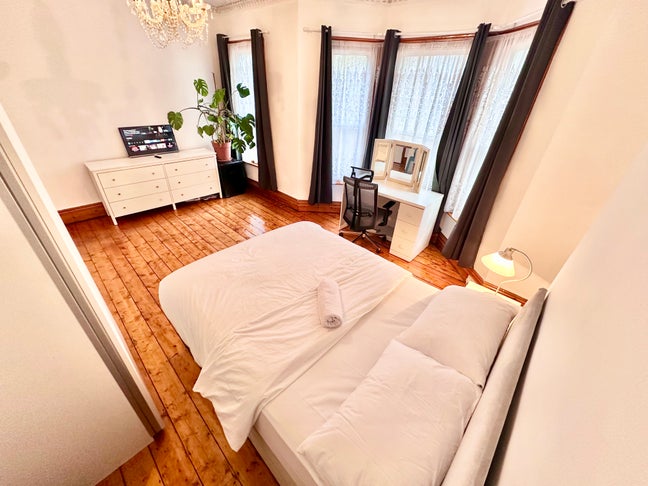 Amazing Double bedrooms 5 mins to Parsons Green Main Photo