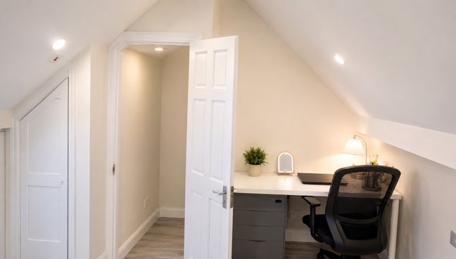 3 rooms in dagenham  Main Photo