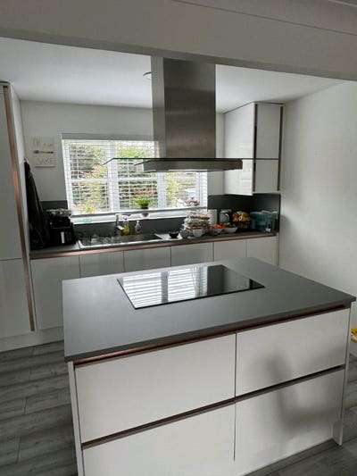 Double room available for rent - fully furnished! Main Photo