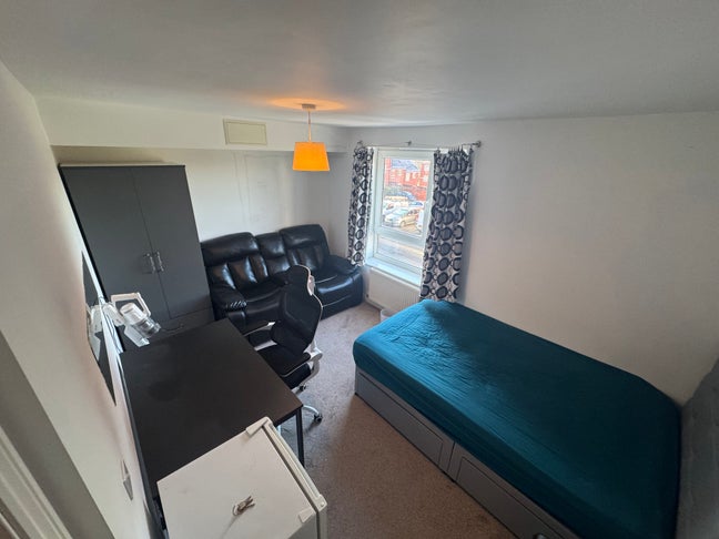Double room all bills incl 10 min from City Main Photo