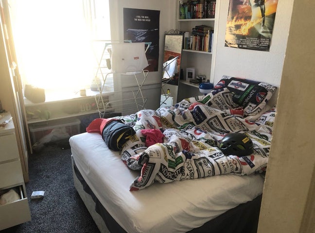 Spacious room located next to George Square Main Photo