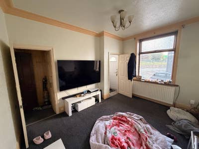 Whole House to Let Main Photo