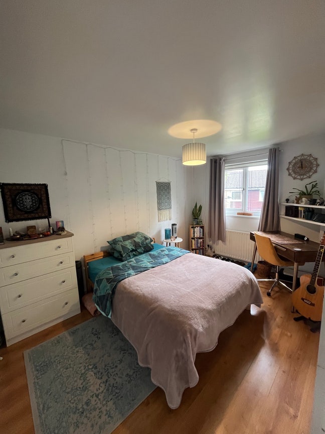 1 large double room in peaceful house in S8 Main Photo