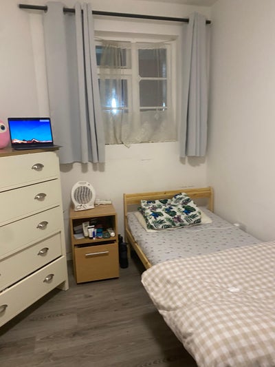 Sing;e room in town centre Main Photo