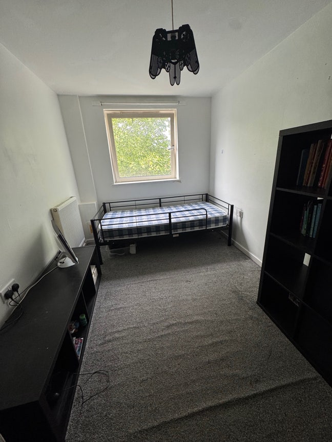Double room for rent in a sought after area!   Main Photo