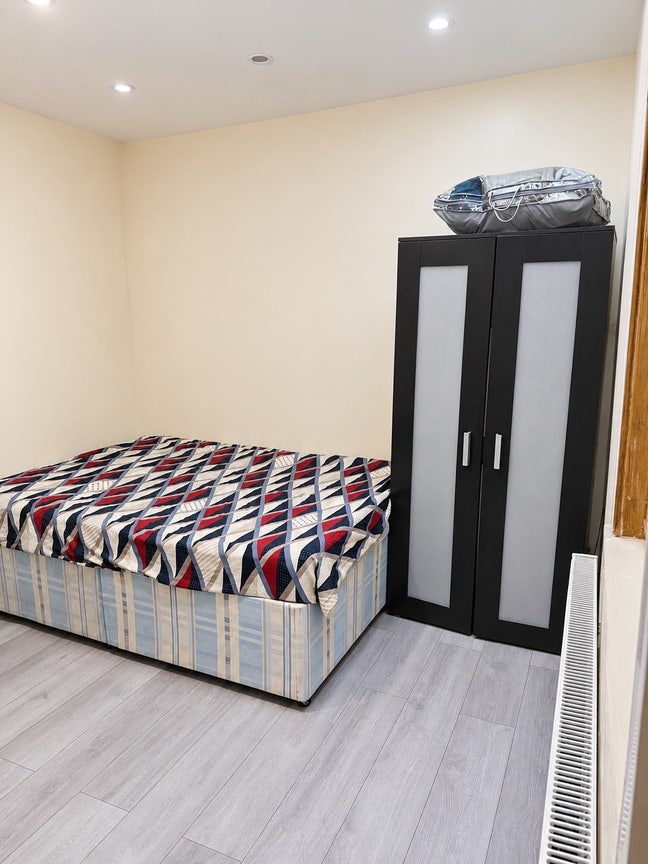 Affordable modern En-suite rooms- move in today  Main Photo