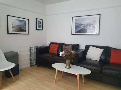 Single Room available in female share house (CB4) Main Photo