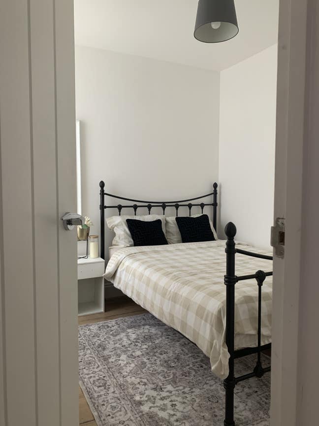 Double room , fully furnished  Main Photo