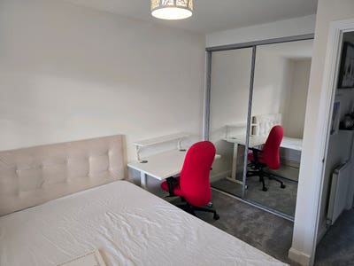 1 x Double Room for Female Student/Professional. Main Photo