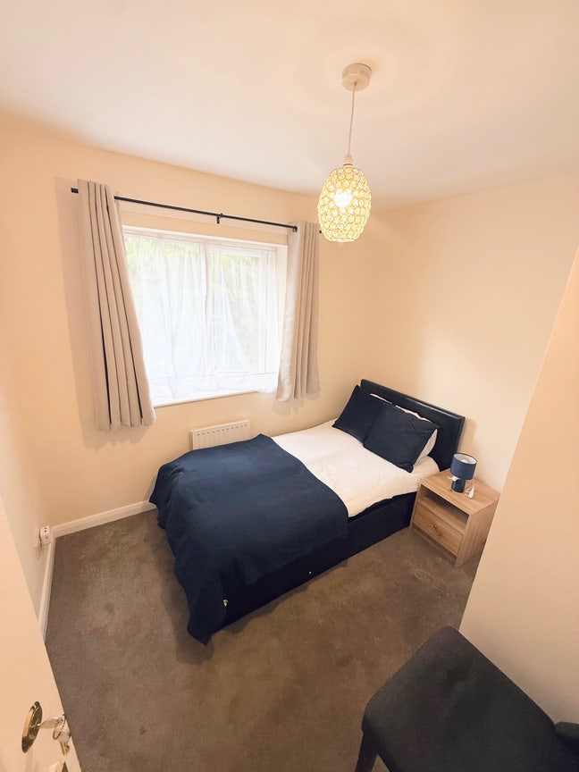Beautiful Single room (Close to town/M4/Uni) Main Photo
