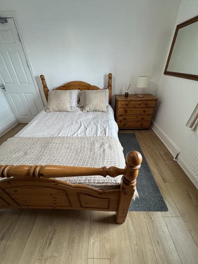 Beautiful room in a quiet location close to city c Main Photo