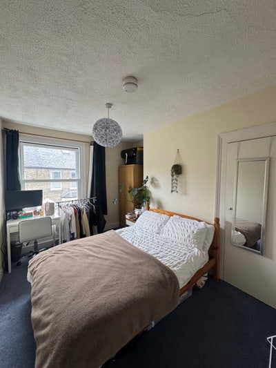 Double Room Available in Friendly 4-Bed House Main Photo