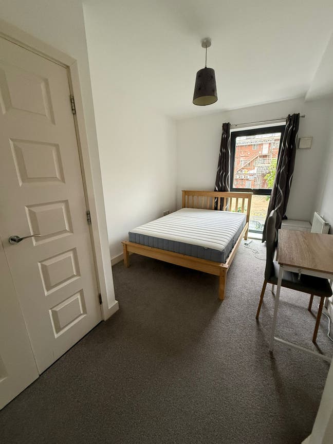 Room to rent near Gants Hill Ilford Main Photo