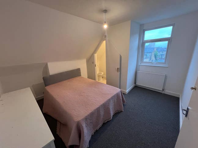 En suite room  Main Photo
