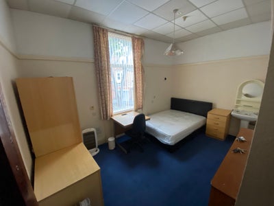 Double rooms to rent in a spacious house.  Main Photo