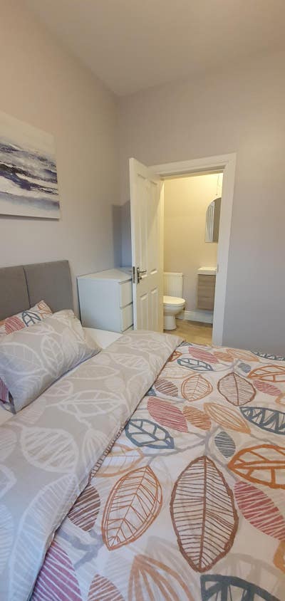  luxurious  ensuite  room beside RVH Main Photo