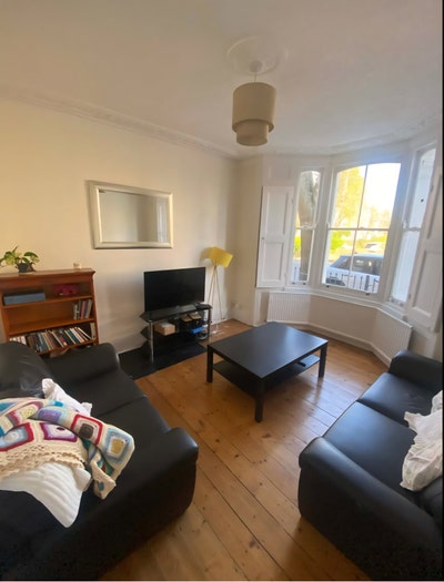 Double bedroom by vicky park Main Photo