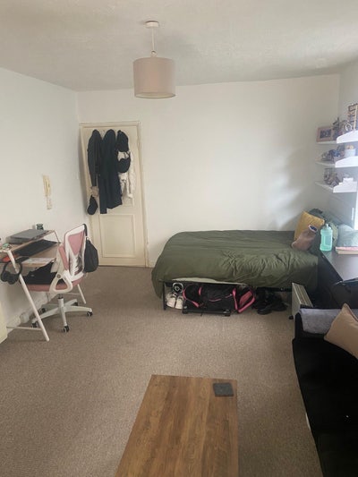 Large Rooms in po1 5dn and  po1 5bd No Agencies Main Photo