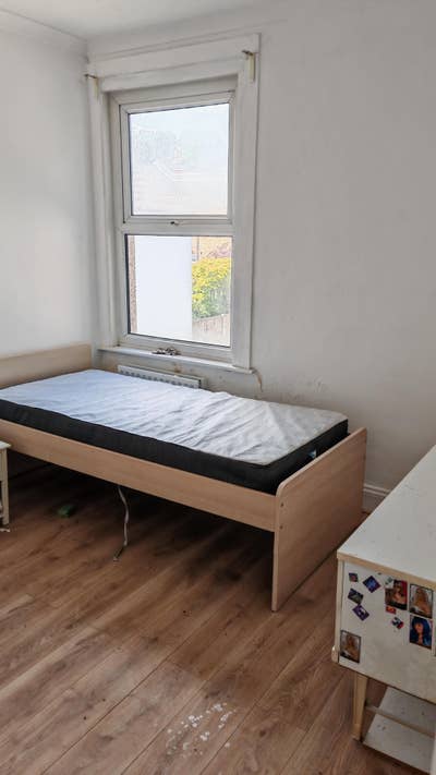 10mins walk to stations to Lon Bridge and Victoria Main Photo