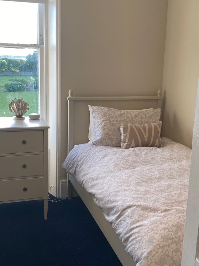 Single room with sea view Main Photo