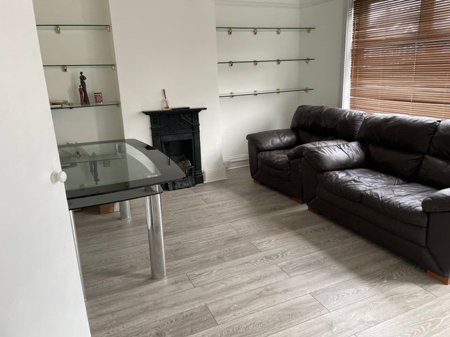 1/2 bedroom apartment New Malden Main Photo