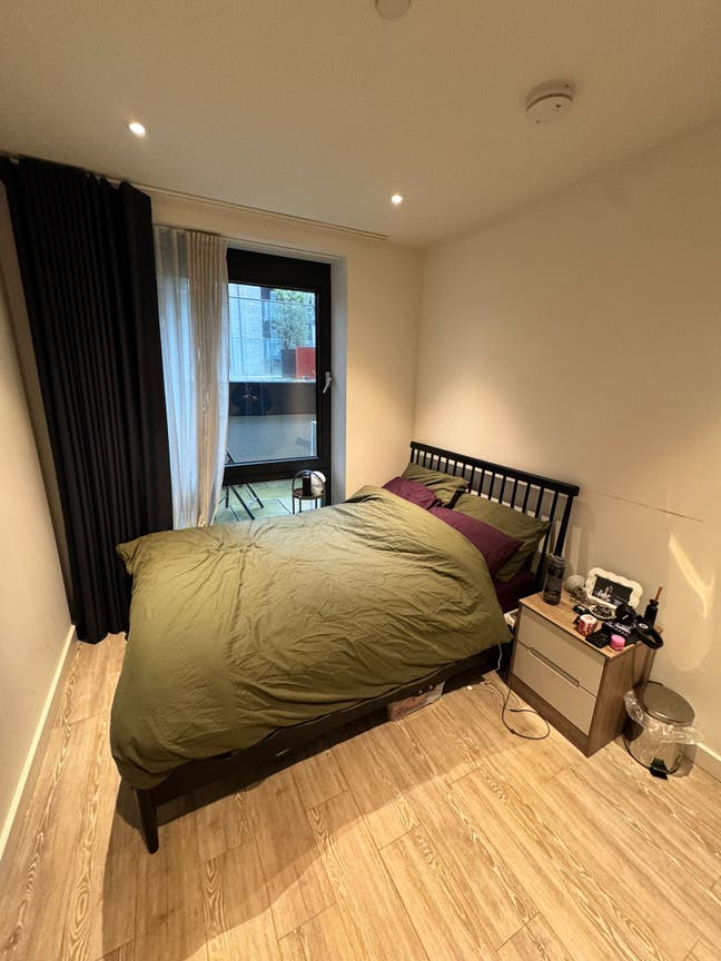 Spacious Room with pvt bathroom in Luxury Quintain Main Photo