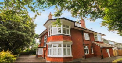Beautiful self contained flat overlooking Queens P Main Photo